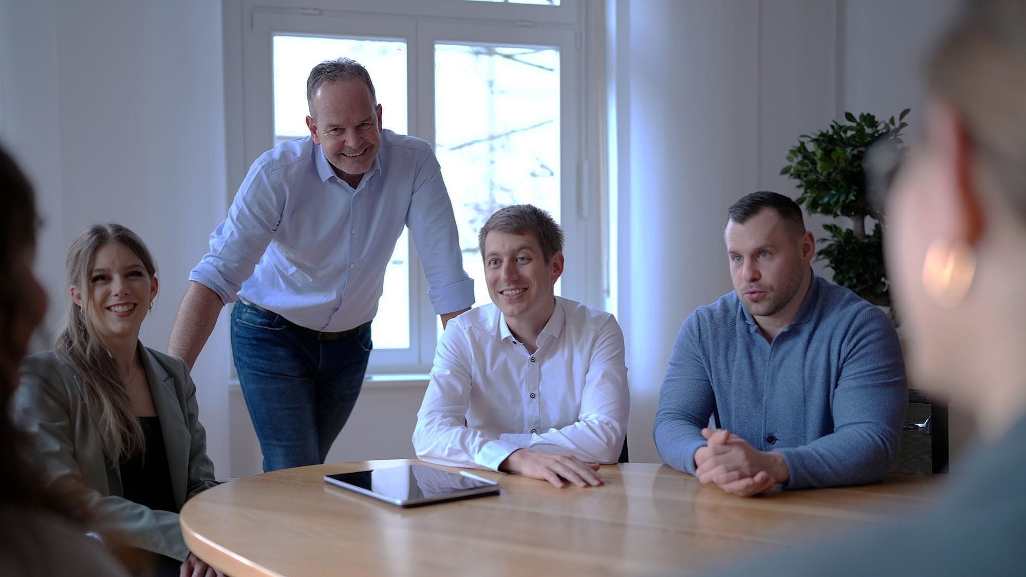 GKK PARTNERS - Kanzlei-Team bei einer Besprechung
